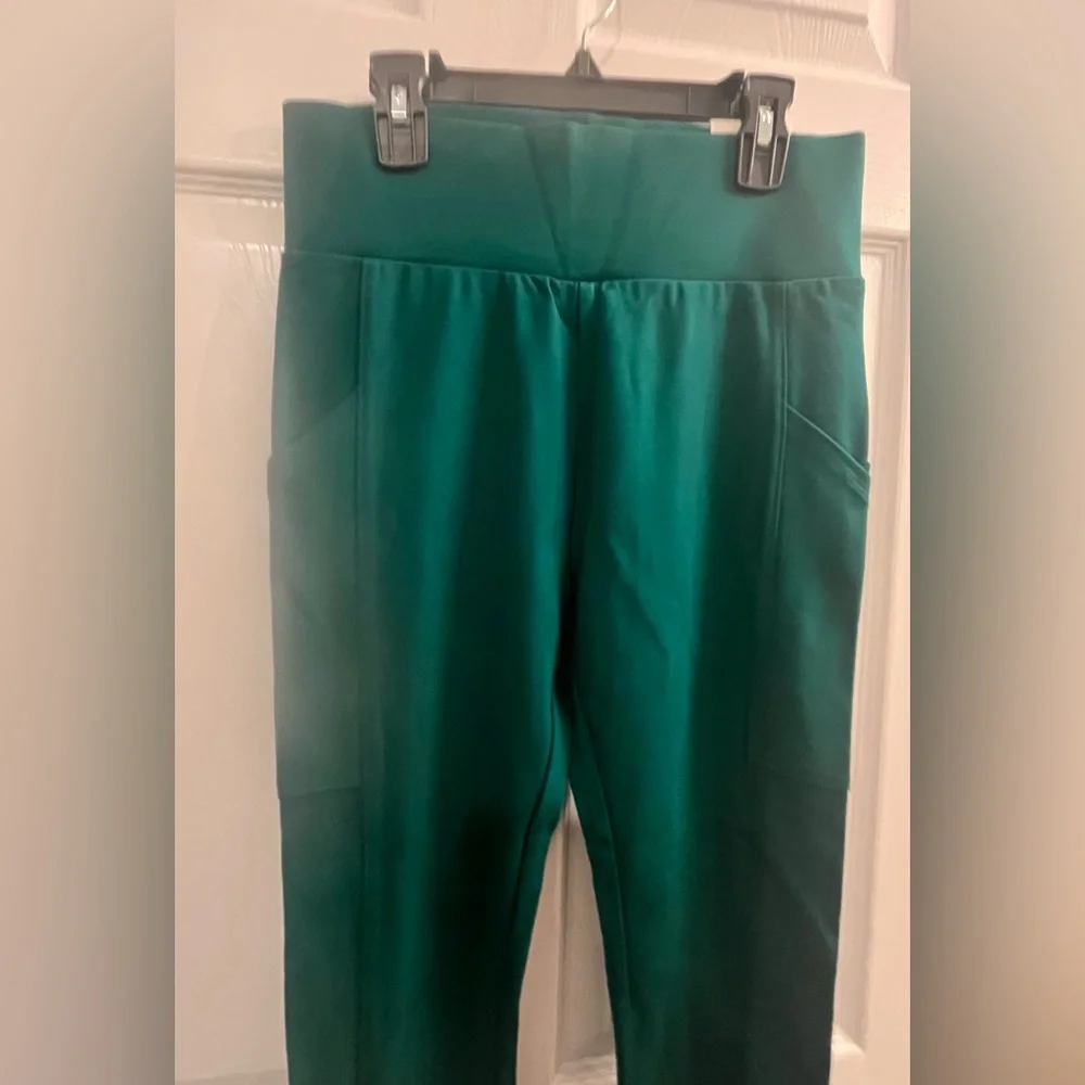 NWT Lou & Grey the Ponte Pocket Legging in Esmerald Green Side Pockets Size S